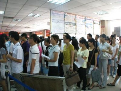 職業(yè)中介招聘普工,都會承諾給求職者返費,這其中有什么貓膩?