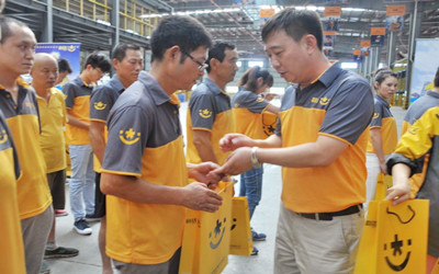 上世紀80至90年代年輕人和農民工進工廠或做泥水工;本世紀10年代主要從事個體工商戶、中介、快遞員和創業等;20年代開始轉入直播和自由職業者&hellip;每個時期隨著中國經濟轉型和技術升級更新,人們的工作就業也隨之轉變?